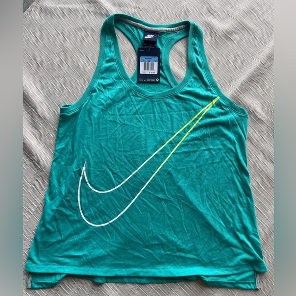 *NWT* Women's NIKE Activewear Tank - Sz. M - Picture 1 of 3